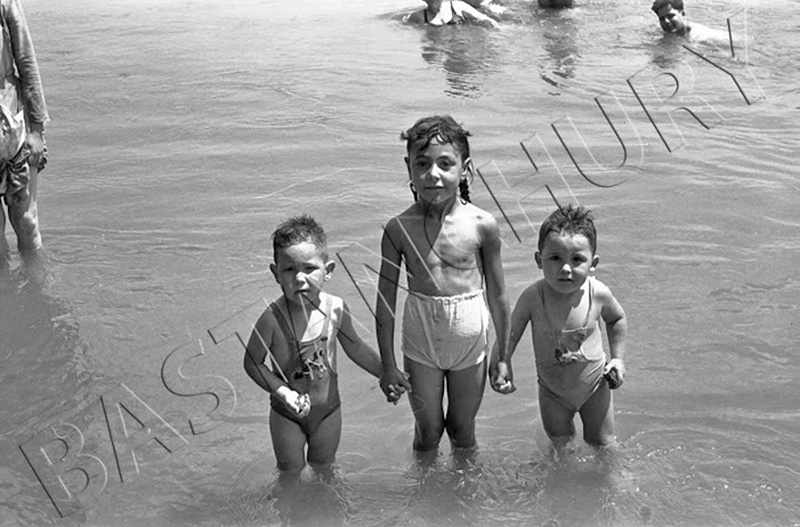 Bañistas frente al Palo, Malpica de Tajo en 1958