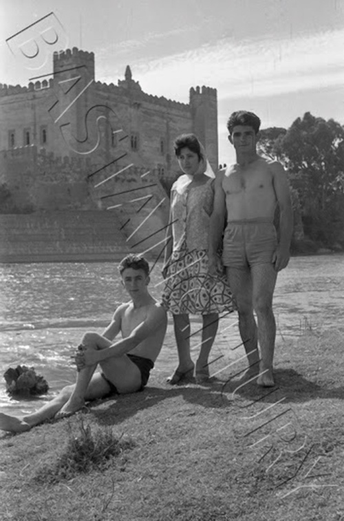 Los arenales de la playa de Malpica de Tajo en agosto de 1960