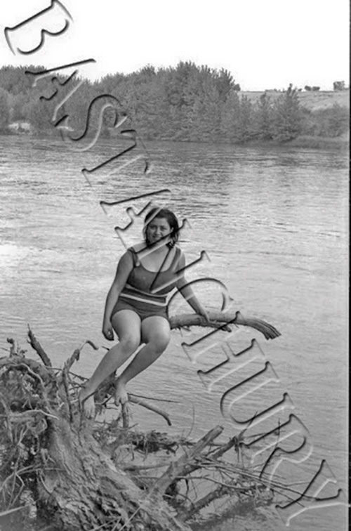Bañista en la zona del Palo, Malpica de Tajo en 1964