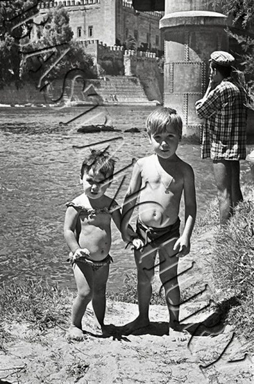 Los arenales de la playa de Malpica de Tajo en agosto de 1966