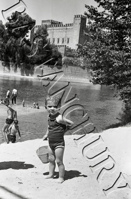 Los arenales de la playa de Malpica de Tajo en agosto de 1966