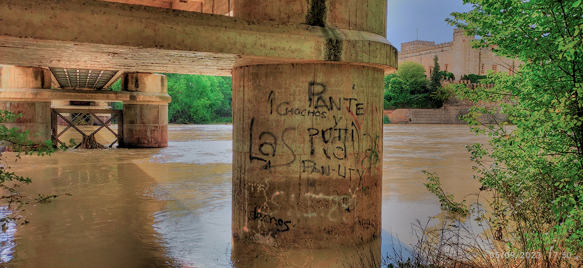 Las cepas del puente antiguo de hierro en la crecida el día 5-09-2023 en Malpica de Tajo a causa de las lluvias del fin de semana anterior. Las cepas del puente antiguo de hierro en la crecida el día 5-09-2023 en Malpica de Tajo a causa de las lluvias del fin de semana anterior.