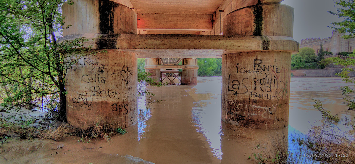 Las cepas del puente antiguo de hierro en la crecida el día 5-09-2023 en Malpica de Tajo a causa de las lluvias del fin de semana anterior. Las cepas del puente antiguo de hierro en la crecida el día 5-09-2023 en Malpica de Tajo a causa de las lluvias del fin de semana anterior.