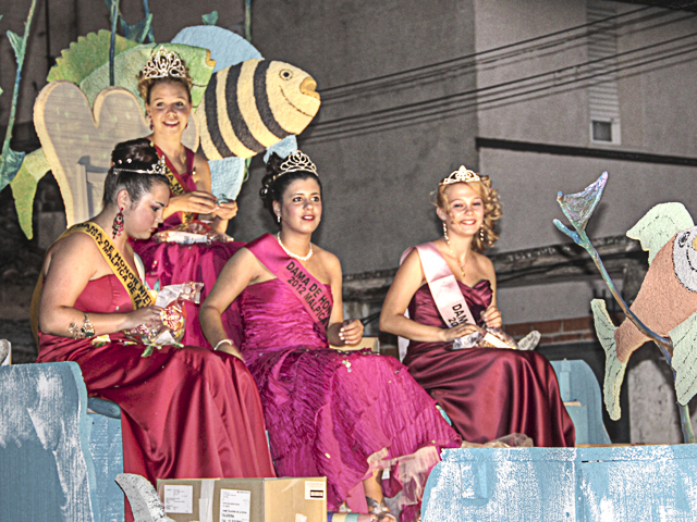 Reina y damas de honor de las Nieves 2012 en Malpica Reina y damas de honor de las Nieves 2012 en Malpica