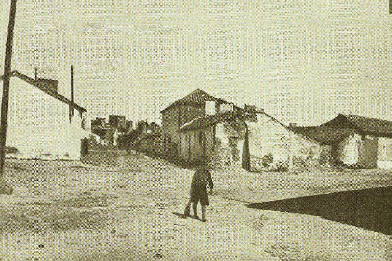 Foto de una de las casas existentes no factible de reforma. Foto de una de las casas existentes no factible de reforma