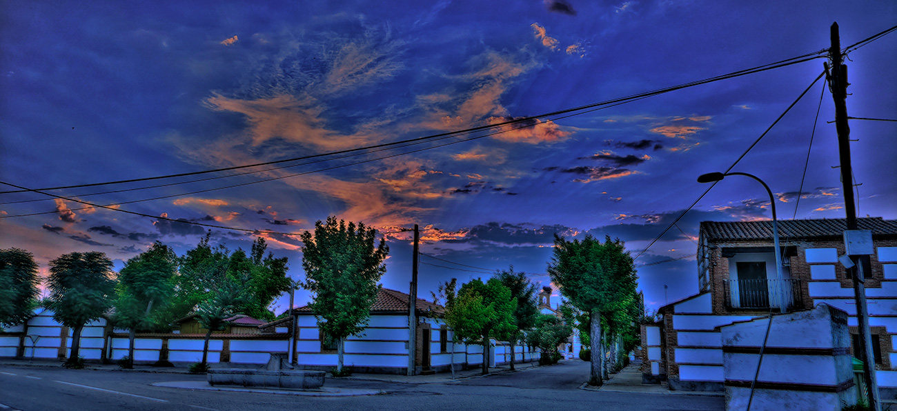 Entrada a BERNUY al atardecer Entrada a BERNUY al atardecer