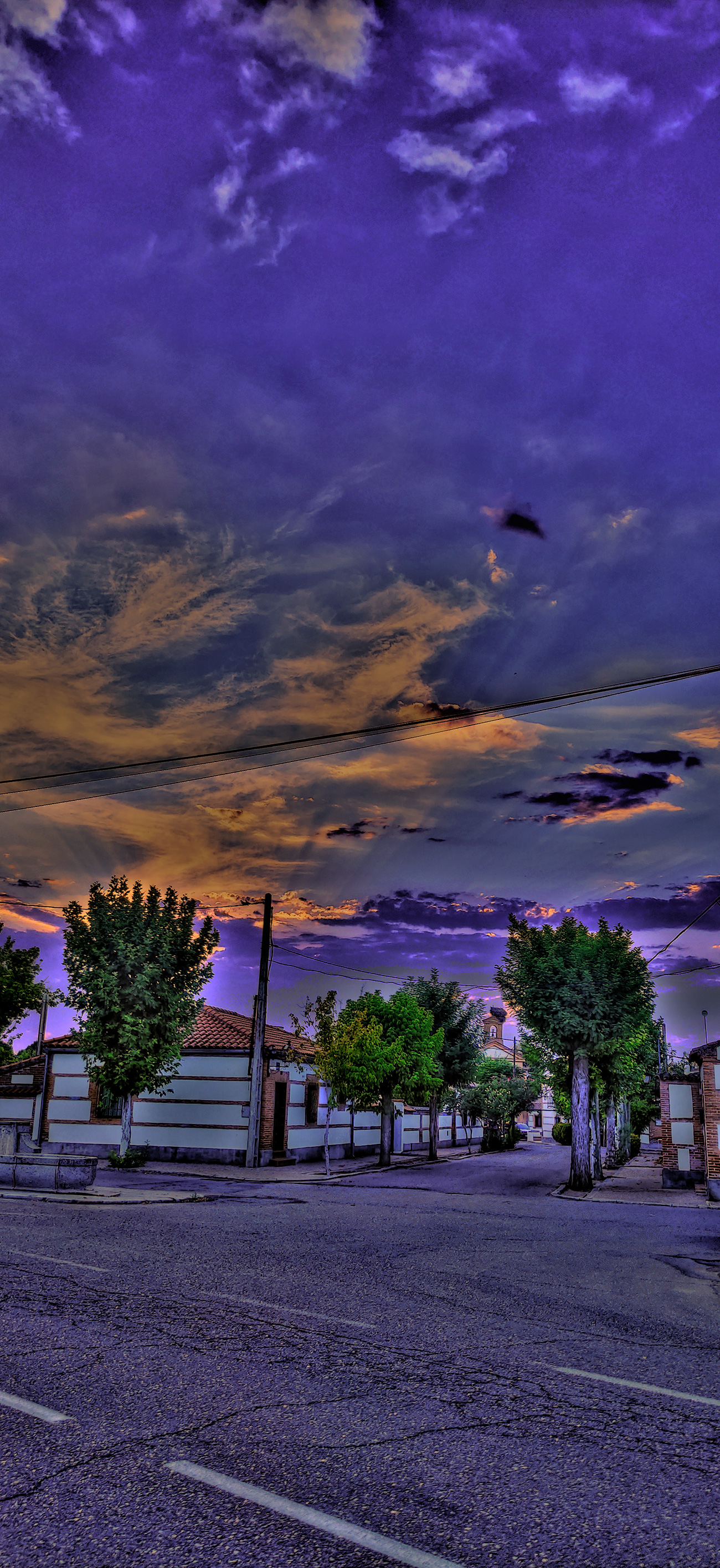 Entrada a BERNUY al atardecer en vertical, por si se desea poner de fondo pantalla en el móvil