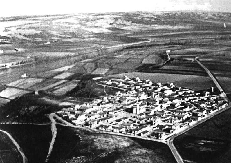 Foto aérea del pueblo de colonización de Bernuy Foto aérea del pueblo de colonización de Bernuy