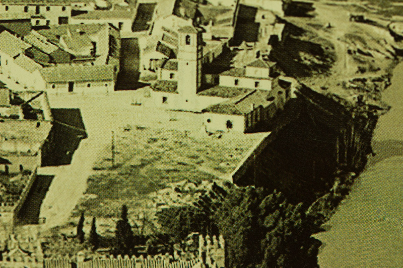 Detalle del paraje de la iglesia en la foto aérea de Malpica de Tajo de un calendario de 1964 Detalle del paraje de la iglesia en la foto aérea de Malpica de Tajo de un calendario de 1964