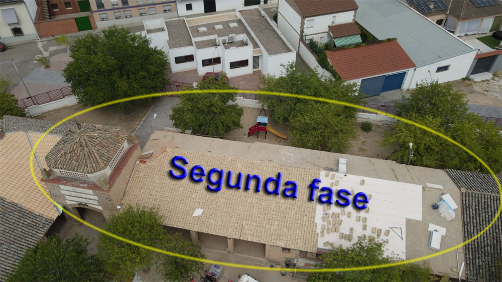 Vista aérea de las escuelas de Malpica de Tajo. Segunda fase de 1949