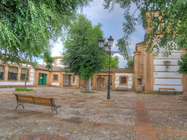 La plaza de detrás de la Iglesia, Bernuy (Toledo) La plaza de detrás de la Iglesia, Bernuy (Toledo)