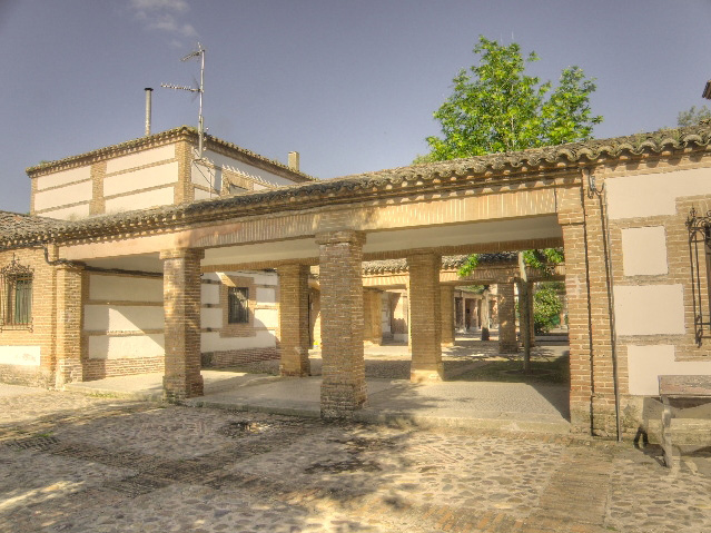 Los soportales de la plaza de Bernuy (Toledo) Los soportales de la plaza de Bernuy (Toledo)