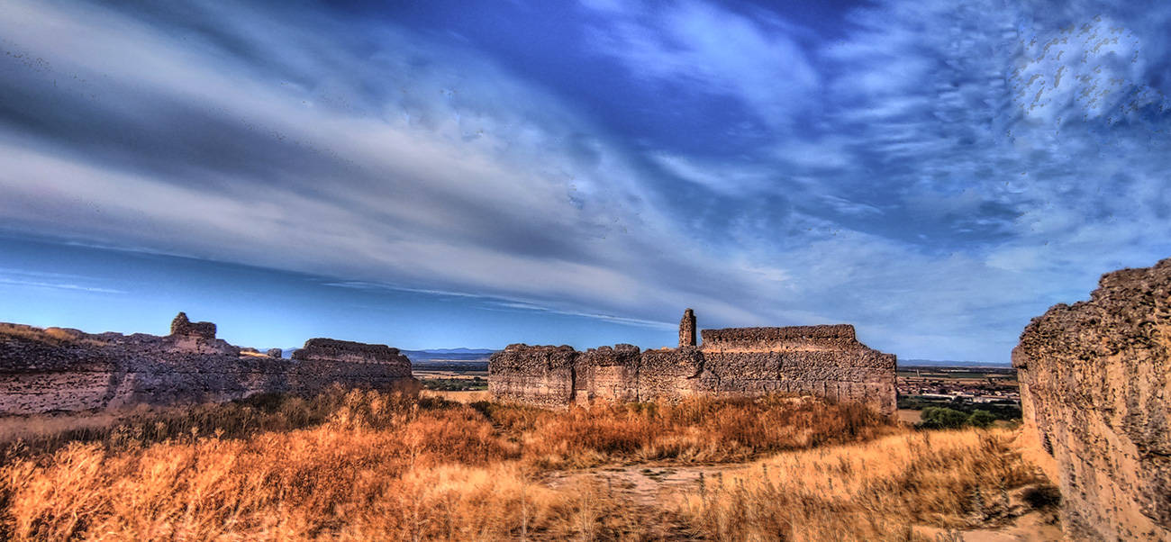Interior del Castillo Villaba visto desde lo alto de la muralla norte (Cebolla - Malpica de Tajo)