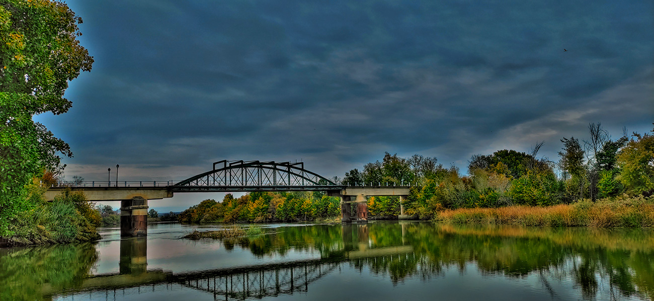 Panorámica del río Tajo y el puente nuevo desde la Fuente de los Tres Caños en Malpica de Tajo Panorámica del río Tajo y el puente nuevo desde la Fuente de los Tres Caños en Malpica de Tajo