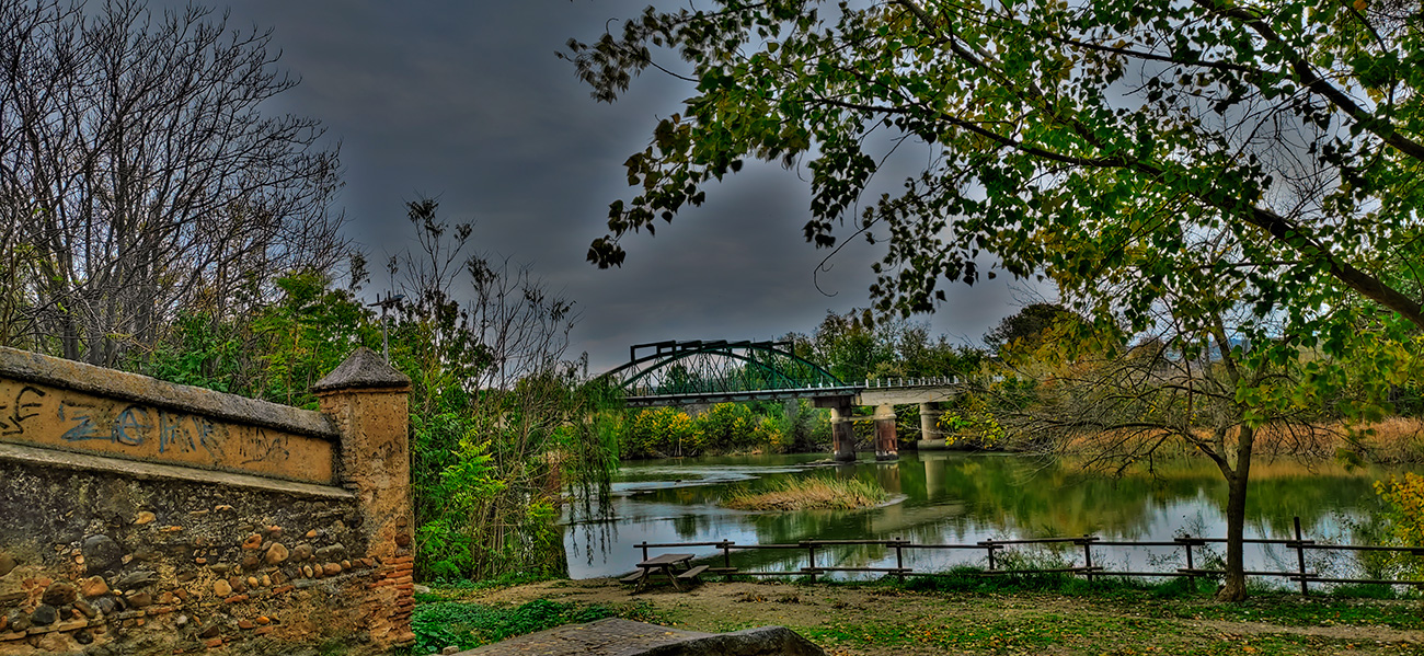 Panorámica del río Tajo y el puente nuevo desde la Fuente de los Tres Caños en Malpica de Tajo Panorámica del río Tajo y el puente nuevo desde la Fuente de los Tres Caños en Malpica de Tajo