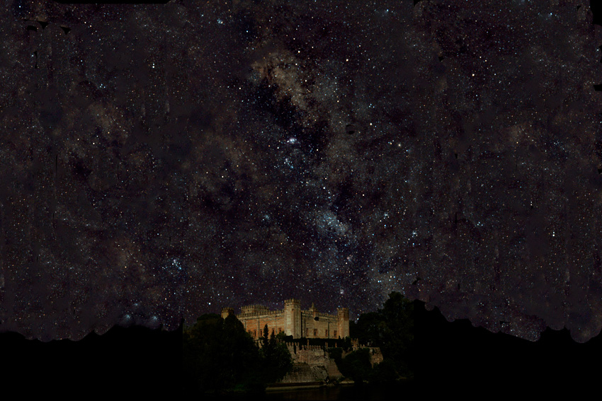 Castillo y cielo estrellado