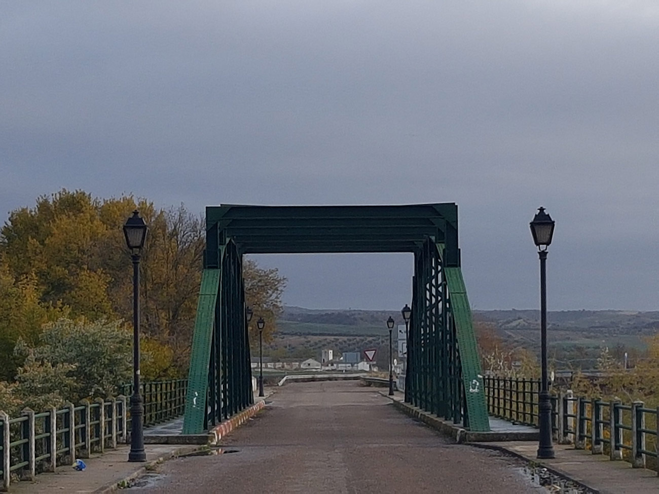 Salida de Malpica de Tajo por el puente viejo 