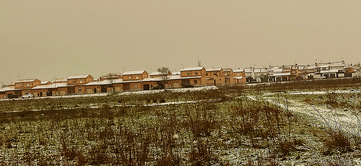 Vista noroeste de Malpica de Tajo nevado 