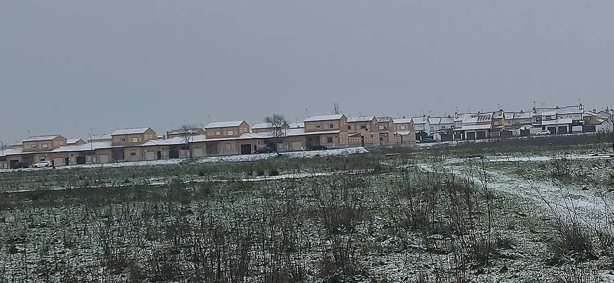 Vista noroeste de Malpica de Tajo nevado 