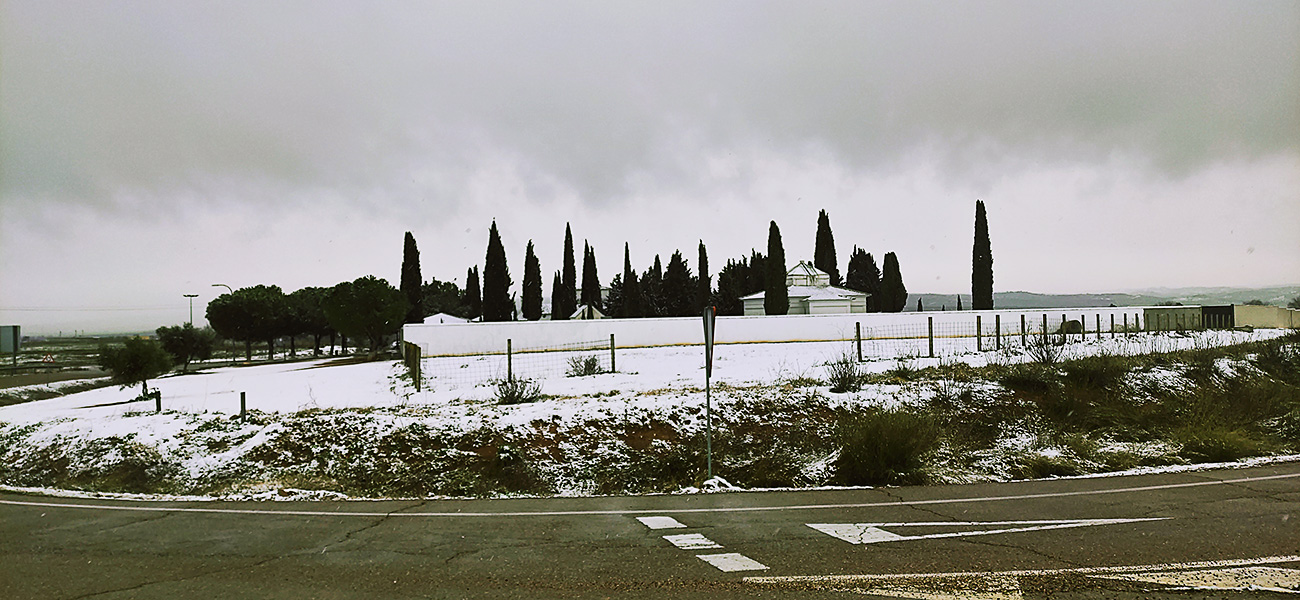 El cementerio de Malpica de Tajo nevado