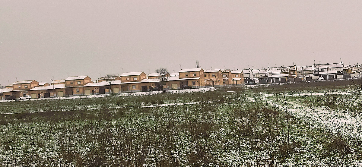 Vista noroeste de Malpica de Tajo nevado 