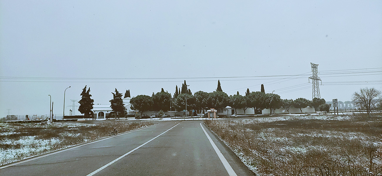 Ermita y cementerio de Malpica de Tajo nevado 