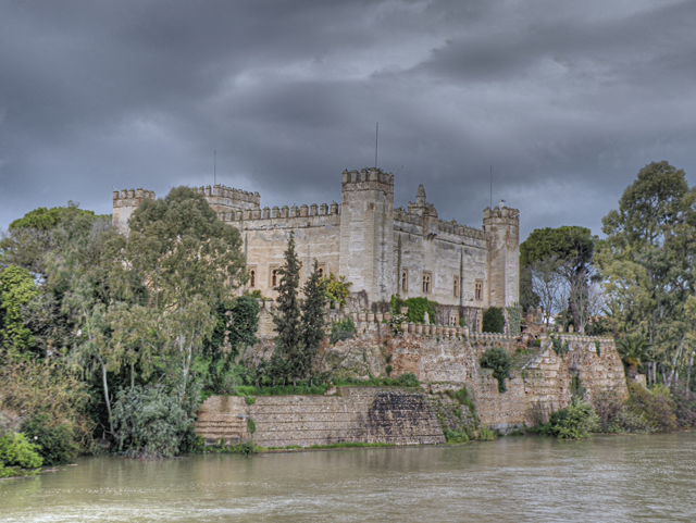 Castillo de Malpica de Tajo en la primavera de 2013