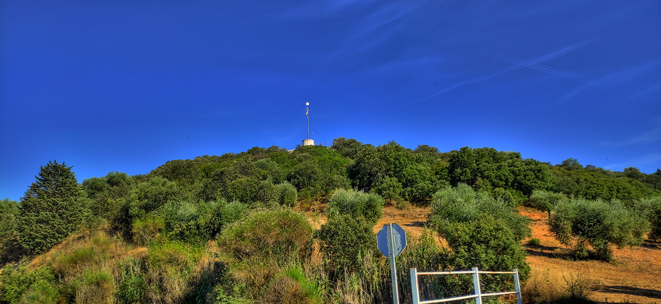 El cerro con el depósito del agua del valle las Minas El cerro con el depósito del agua del valle las Minas