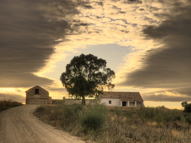 La casa-labranza de Hornaguera Alto (casa del guarda- el tío Mota) La casa-labranza de Hornaguera Alto (casa del guarda- el tío Mota)