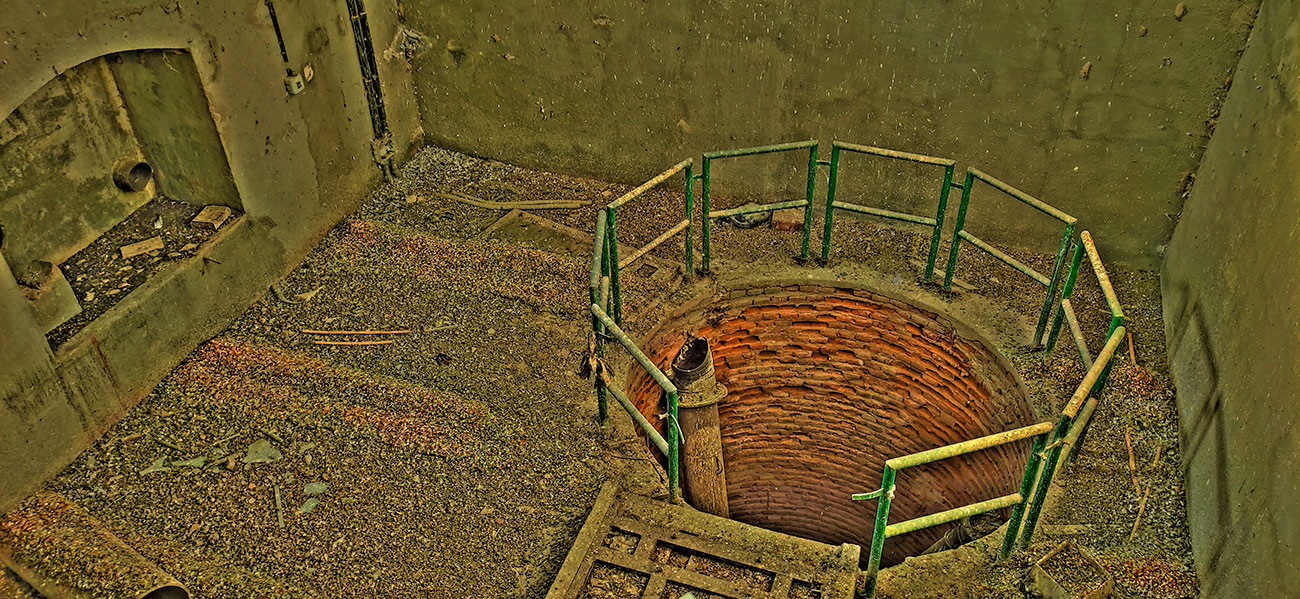 La caseta de los motores del antiguo regadío de la margen derecha del Pusa La caseta de los motores del antiguo regadío de la margen derecha del Pusa