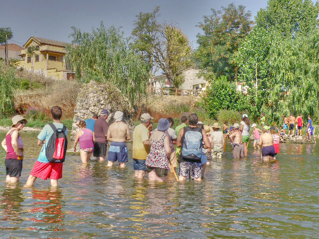 Grupo de senderismo acuático de Malpica de Tajo, junto al Peñon