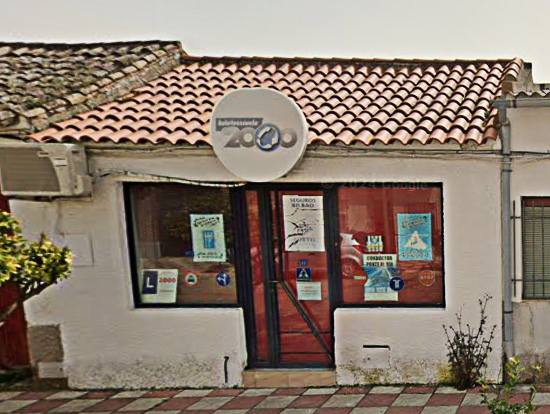 Autoescuela 2000 en la calle de la Dehesilla de  Malpica de Tajo.
