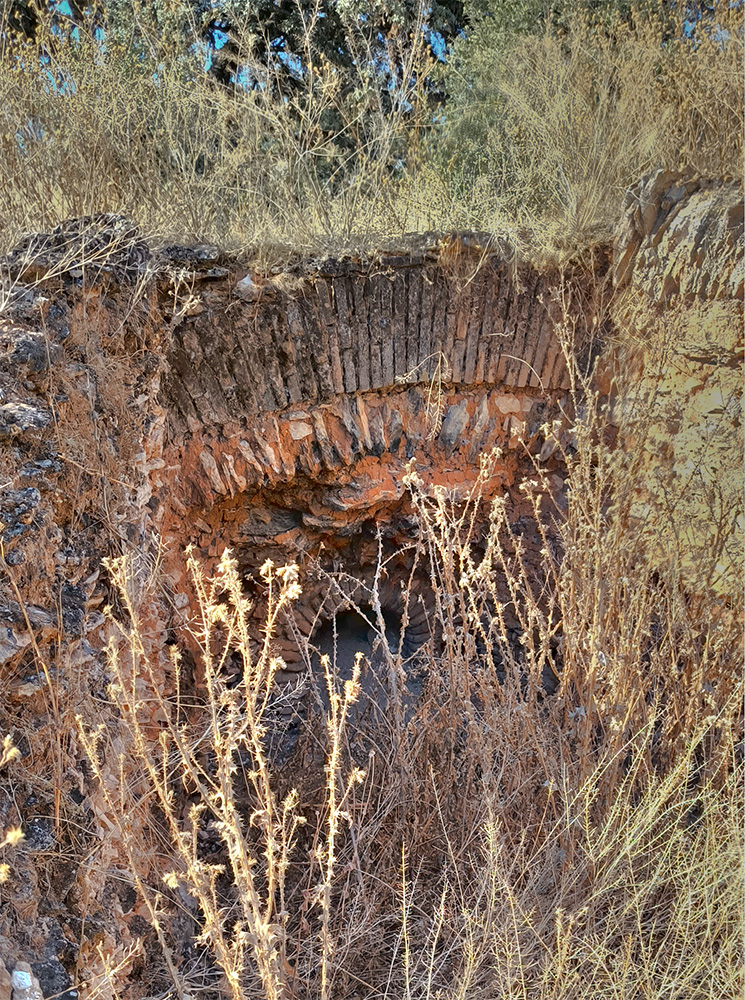 Boca del horno de una de las Caleras de Pajarquemao Boca del horno de una de las Caleras de Pajarquemao