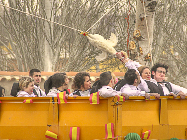 El tit&aacute;nico esfuerzo le hace cerrar los ojos, Jose de nuevo al quite